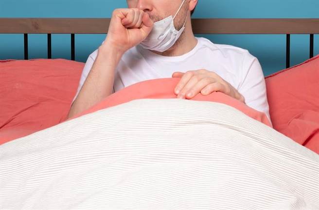 去南非出差半年確診2次新冠肺炎，大陸男子揭感染Omicron症狀。（圖／shutterstock）