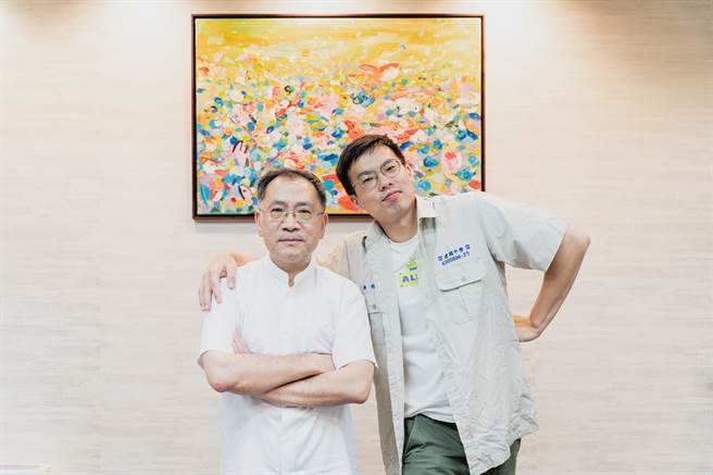 蔡炳坤在校庆前夕邀请杨明仁重聚，回忆这段往事。（蔡炳坤提供／杨亚璇台北传真）