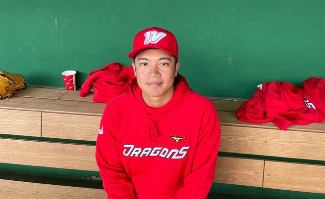 味全龙队以自主培训合约签下投手李承风。（毛琬婷摄）