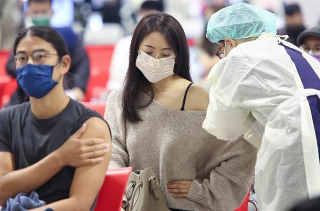 宜兰县政府与家乐福合作，将于明（5）日在家乐福设置「随到随打快打站」，让民眾更方便就能施打疫苗。（示意图/本报系资料照）