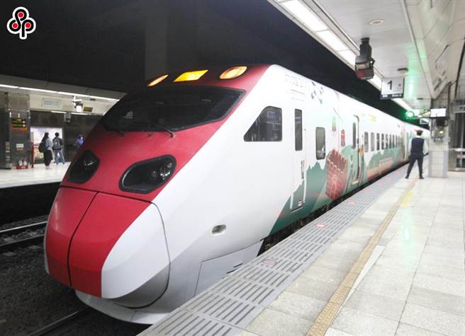 台鐵昨天發生列車到站車門未開，今日又發生111次普悠瑪到高雄站後，車廂通道門沒開而下不了車，結果是旅客搞烏龍。（本報資料照）