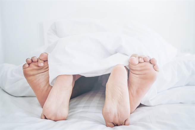 孕期嘿咻 这些体位较好！4状况万万不可。(示意图/Shutterstock)