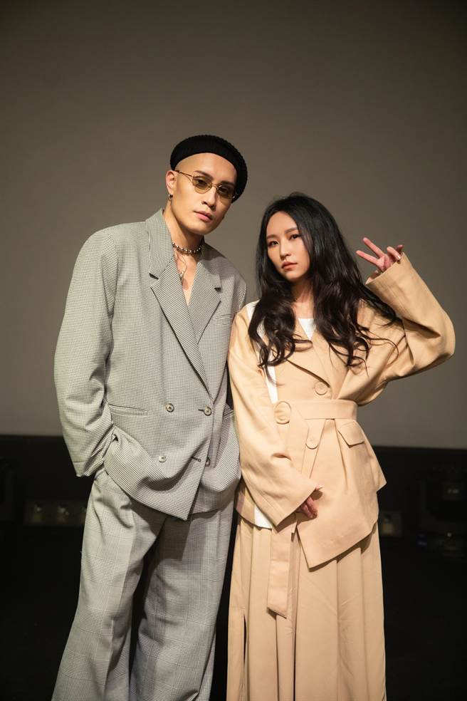 法兰（右）今演唱会邀黄宣担任嘉宾。（相映音乐提供）