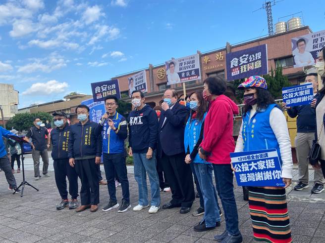 12月18日公投倒數，前總統馬英九、國民黨新北市黨部執行長兼發言人蕭敬嚴等今（4）日上午前往新北市瑞芳火車站宣講。（蕭敬嚴提供）