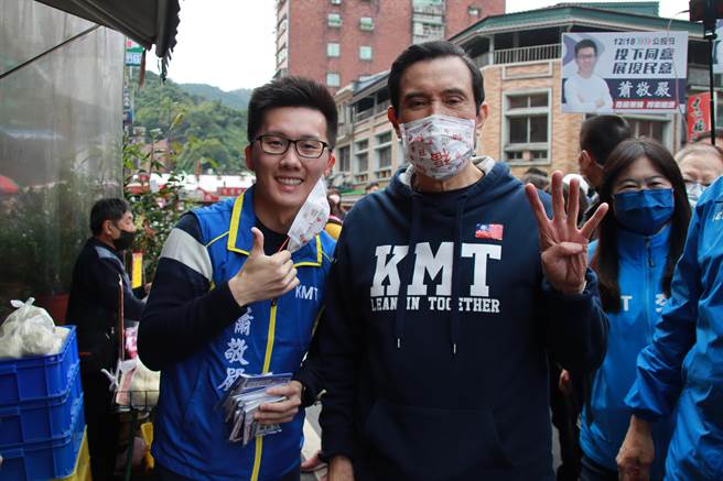 12月18日公投倒數，前總統馬英九、國民黨新北市黨部執行長兼發言人蕭敬嚴等今（4）日上午前往新北市瑞芳火車站宣講。（蕭敬嚴提供）