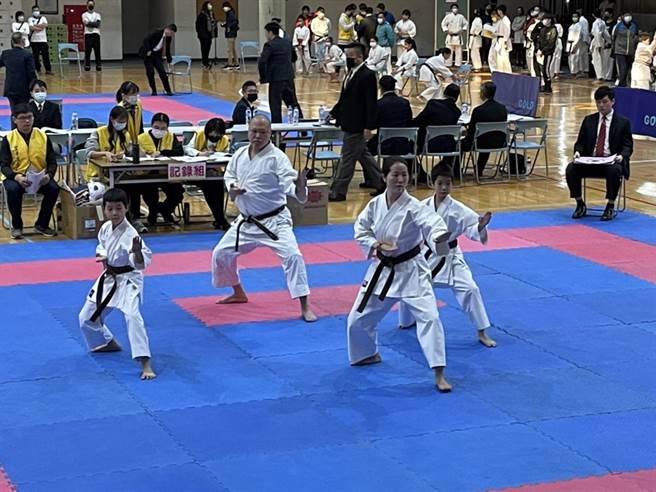 第21届总统杯全国空手道锦标赛4日于台中二中体育馆展开，彰显空手道选手坚持不懈的武道精神与文化传承。（台中市府提供／卢金足台中传真）