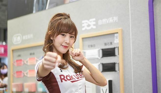 孟潔今出席2021台灣醫療科技展，擔任口罩品牌一日店長。（台灣康匠提供）