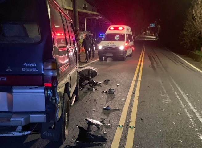 52歲陳姓男子上月29日晚間11時許，酒後開車行經新北市石碇區北宜公路五段，車輛突然跨越雙黃線，直接撞上對向18歲林姓男大生。（翻攝畫面）