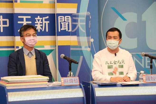 医师苏伟硕（左）、议员罗智强担任同意方。（中天新闻提供）