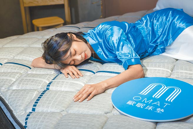 床垫试躺有学问，欧眠教你挑好床垫，轻松睡好觉做好梦。图／业者提供