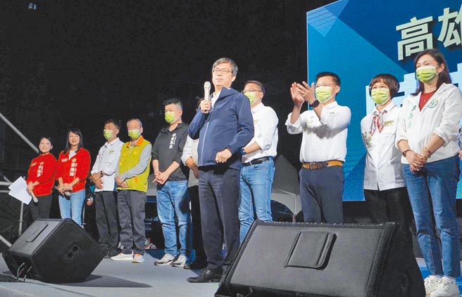 民進黨高雄巿黨部主委趙天麟（右三）日前公投宣講時，喊出要創下全國最多不同意票，頗有為高雄巿長陳其邁明年選舉提前鋪路的氣氛。（立委趙天麟服務處提供／曹明正高雄傳真）