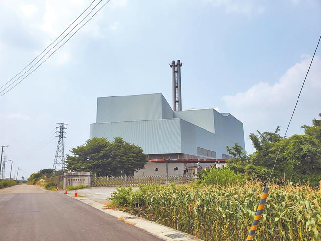 在云林县有「选票提款机」之称的林内焚化炉，完工16年未启用，只剩政治功能。（周丽兰摄）