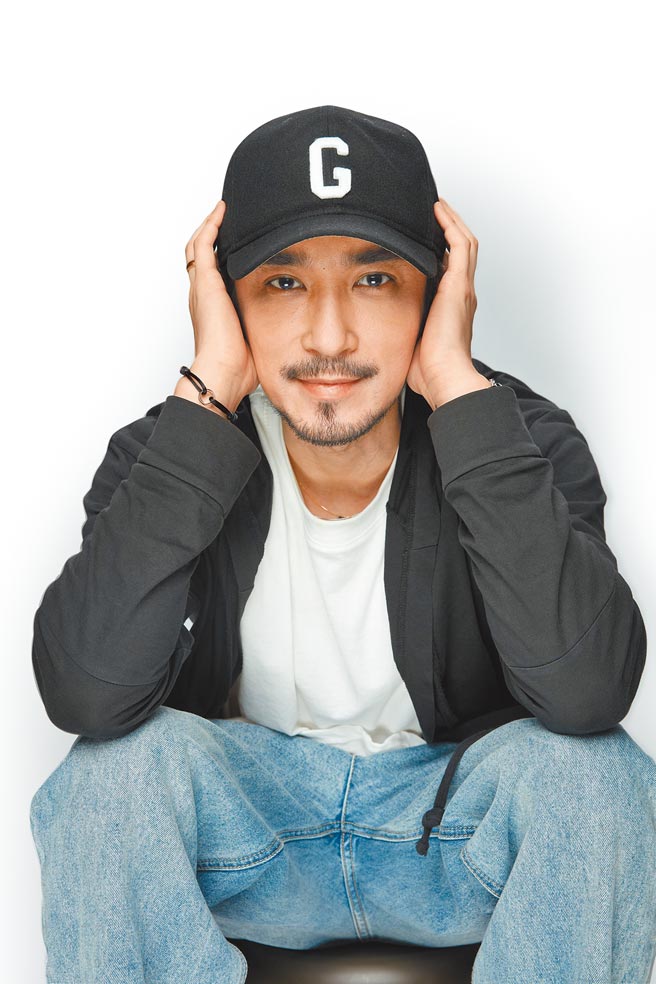 中天主播王又正私下很喜欢休閒运动风。（中天新闻提供）