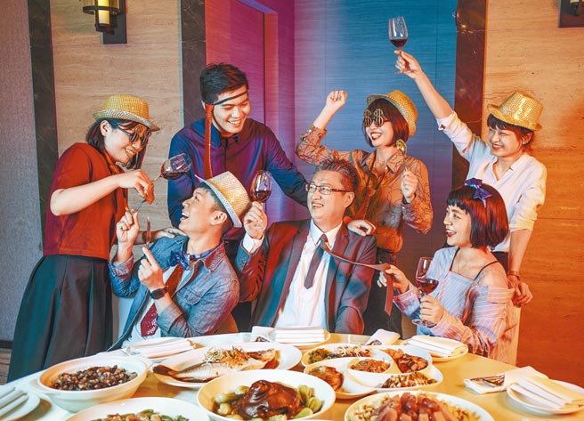 台南大员皇冠假日酒店尾牙春酒「宴会厅」。（台南大员皇冠假日酒店提供）