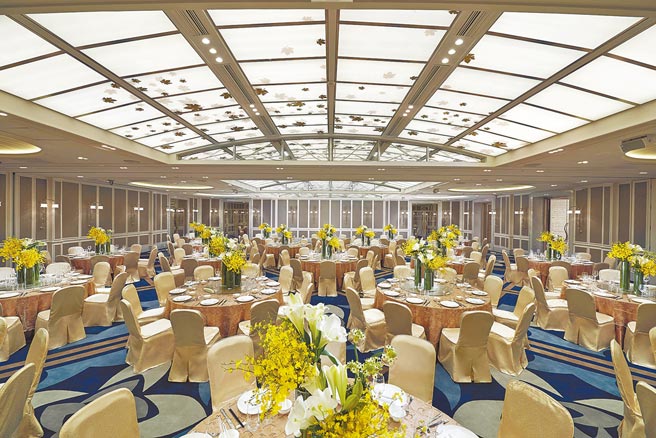 时尚典雅挑高4米的「文华厅」是举办中小型尾牙春酒宴会的最佳场所。（台北文华东方酒店提供）