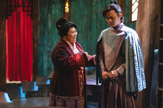 林美秀、許富凱《孟婆客棧》演母子。（公視台語台提供）