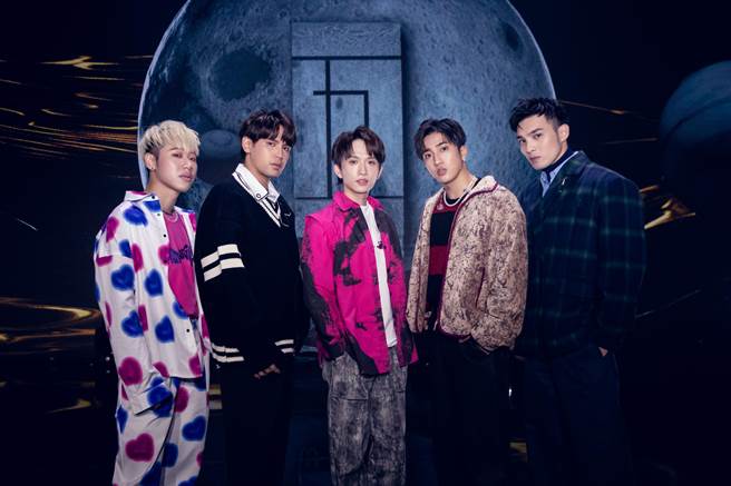 五坚情前晚斥资千万打造XR线上虚拟互动音乐会。（滚石唱片提供）