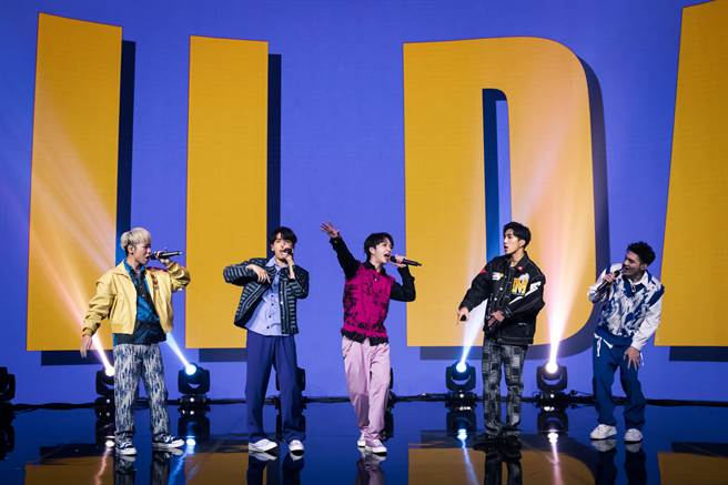 五坚情热力唱跳新歌〈月面着陆〉。（滚石唱片提供）