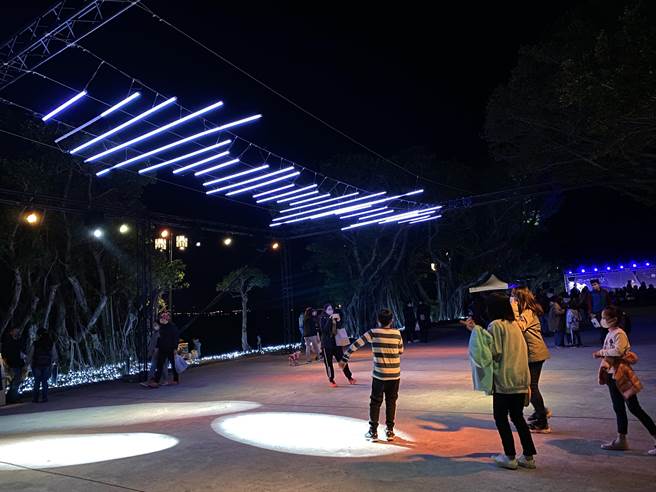 新北市立淡水古蹟博物館於4日晚間在淡水海關碼頭舉辦「光映淡水」開幕暨點燈。（淡水古蹟博物館提供）