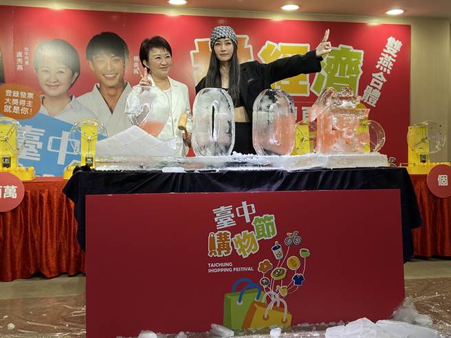 台中市長盧秀燕說，與謝金燕雙燕合體「燕子捎來喜訊」。（盧金足攝） 