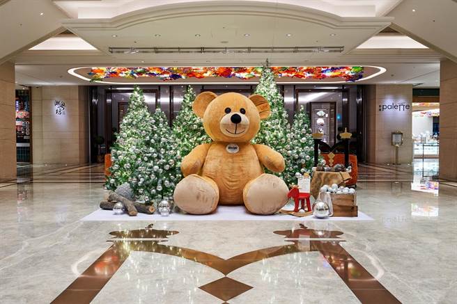 台北美福大飯店請來Steiff熊迎聖誕。（美福提供）