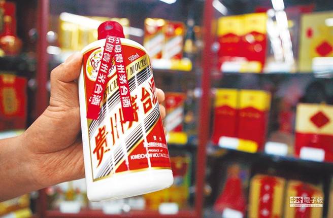 北京市某超市賣的茅台酒。（新華社資料照片）