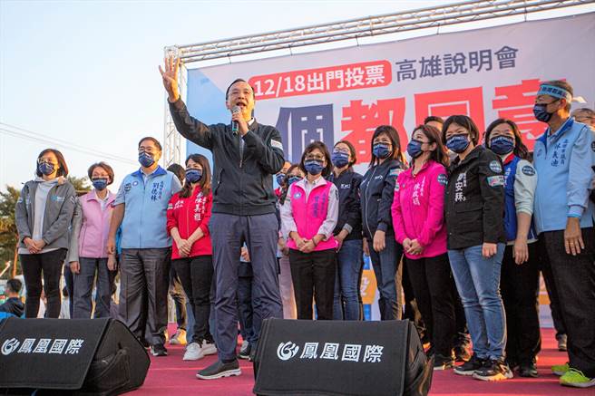 外界传国民党主席朱立伦已三周未与顏宽恒合体，朱立伦5日下午出席高雄凤山区公投宣讲回应表示，国民党全力投入公投、中二补选，每天都与顏宽恒团队保持密切联繫，民进党不要见缝插针、制造分裂。（袁庭尧摄）