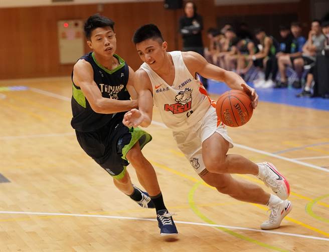 国立体大杨承（右）进帐9分。（大专体总提供）