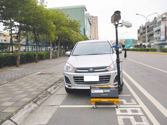 除了固定式声音照相设备，日间移动式声音照相科技执法设备也会在高噪音热点出没。（新竹市府提供／邱立雅竹市传真）