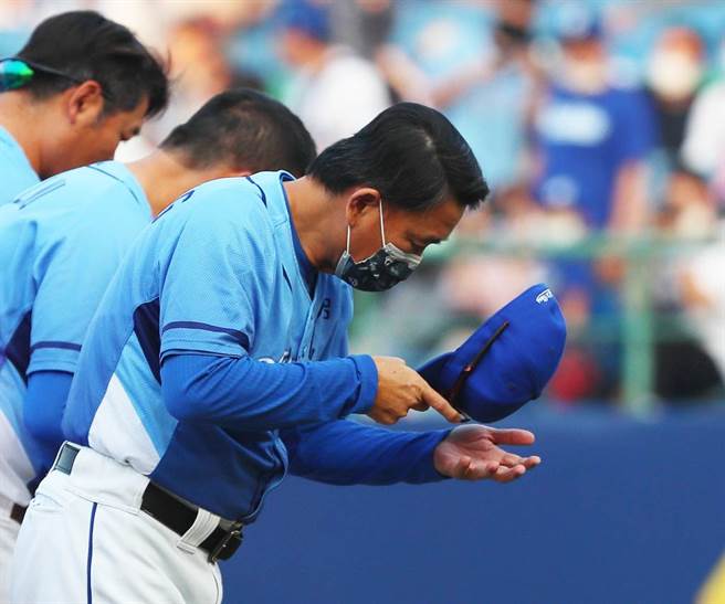 富邦悍将总教练洪一中。（资料照／陈怡诚摄）