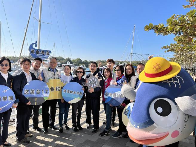 台南市政府观光旅游局向行政院海洋委员会争取400多万元补助，执行全市第一个跨水陆域游憩系统整合的指标型计画─「台南市黄金海岸水陆域游憩整体规画案」。（洪荣志摄）