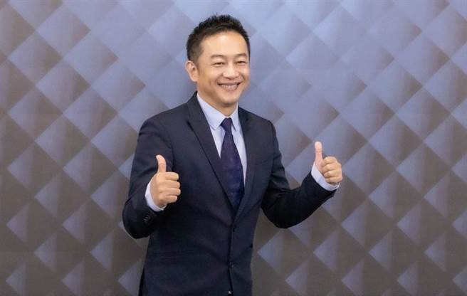 陈昭荣几乎引退，把重心放在电商直播平台。（图／FB@陈昭荣）