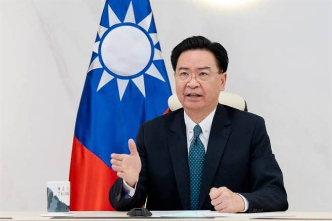 中共对台威胁加剧，外交部长吴钊燮接受外媒採访。（外交部提供）