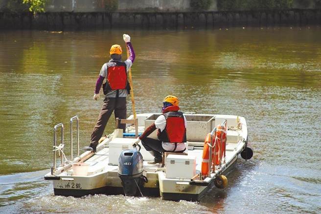 罗男自以为完美的弃尸计画，仍被清洁人员打捞发现。（本报资料照）