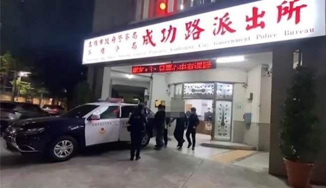 高雄44岁潘姓男子5日傍晚骑乘机车载着38岁的周姓男子逆向行驶于兴中二路与自强三路口，遭巡逻员警拦查，未料，2人竟分别为酒驾犯、通缉犯，双双遭依公共危险罪及窃盗通缉移送检署侦办。（翻摄画面／洪浩轩高雄传真）