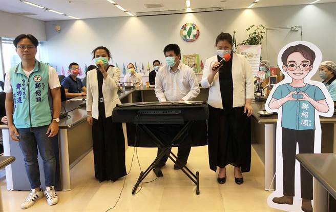 台中市后车头发展协会今日特邀请向日光乐团献声演出，为周末的精采表演抢先露出。（陈世宗摄）