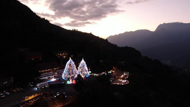 「Trahu！光耀梨山」每半小时的浪漫声光秀，将成为梨山的新亮点。（参山处提供／王文吉台中传真）