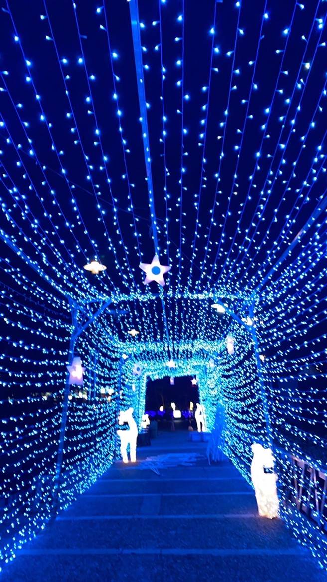谷关灯区「星谷光廊」呈现满天星斗的梦幻感。（参山处提供／王文吉台中传真）