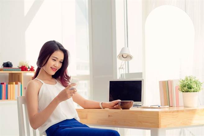 （台湾之星「激省双12」登场，最新5G旗舰下杀0元。图／台湾之星提供）