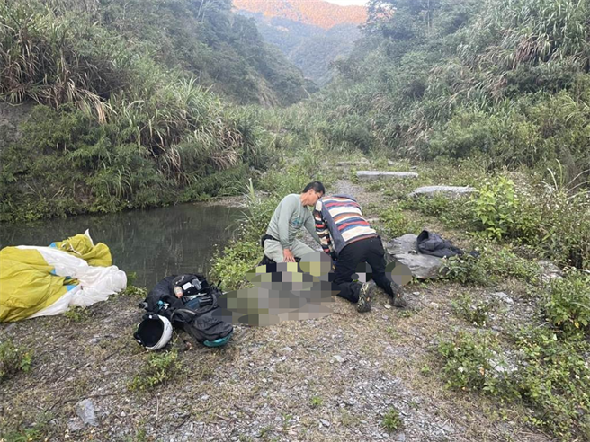 仁爱乡飞行伞传意外，王姓伞友迫降失败坠落。（民眾提供／廖志晃南投传真）