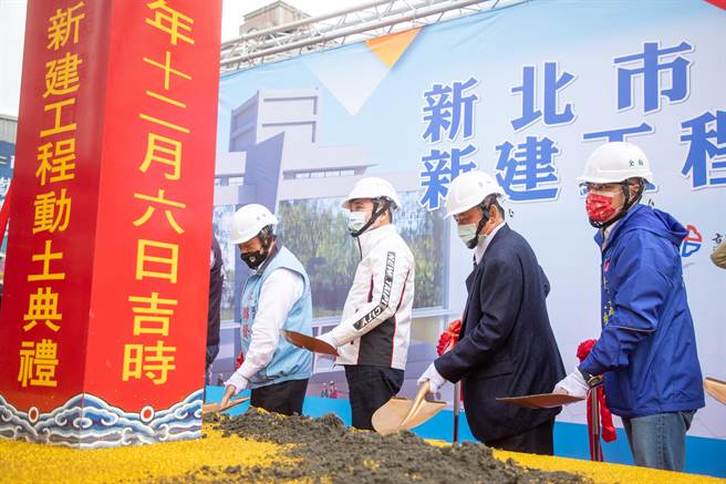 新北市长侯友宜6日出席龙形市场开工典礼表示，这座市场将是一座充满八里意象的现代化市场，预计2023年上半年完工。（戴上容摄）