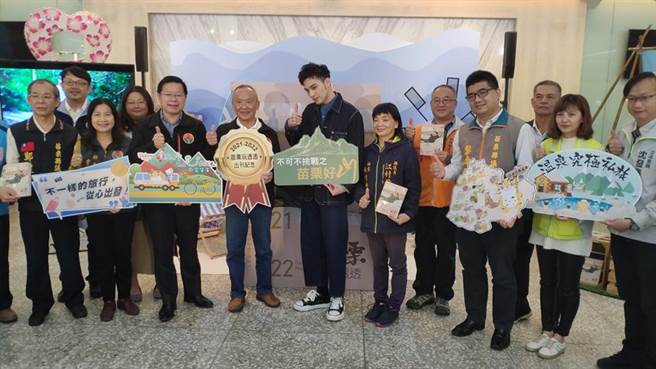 新生代男星黄伟晋代言玩透透旅游主题专刊。（李京升摄）