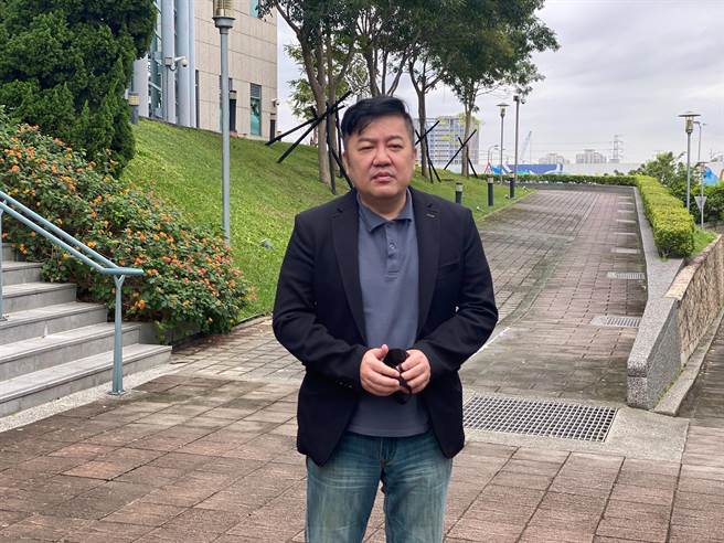 张纲维赴监院递陈情书 盼监委「还远航真相」。（资料照/林伟信摄）