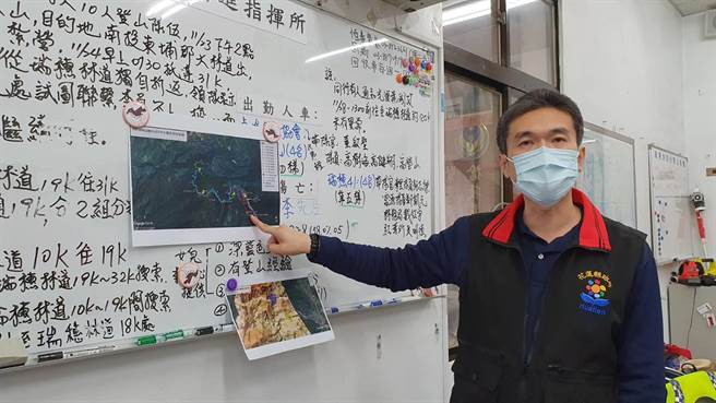 花莲县消防局第三大队长吕冠辰说明目前搜救进度，进入第二阶段人道救援，配合民间单位，针对热区、失踪点持续搜寻。（花莲县消防局提供／罗亦晽花莲传真）