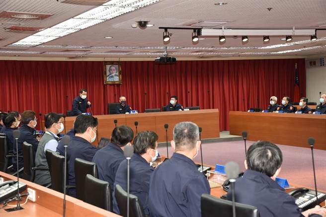 臺北市政府警察局近期侦破多起毒品、诈欺、帮派等各类犯罪，展现维护公权力的决心。警政署署长陈家钦特别于今(6) 日亲赴北市警局，表扬查缉有功人员，并颁发慰问金。(台北市警察局提供)