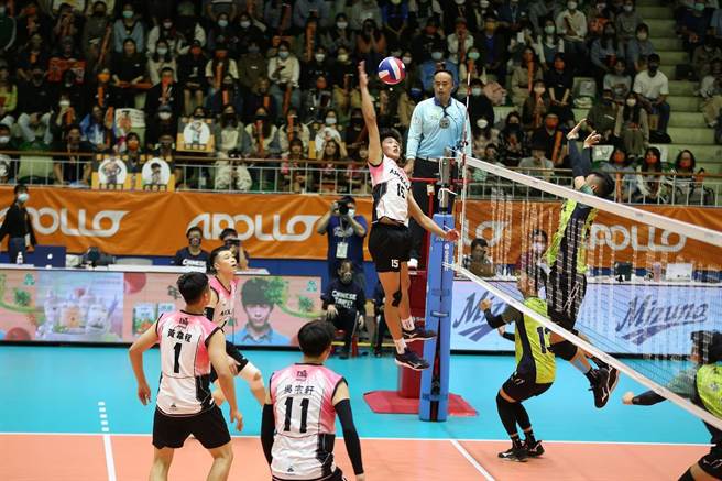 企业排球联赛逾8300人观赛，台中太阳神主场两连胜。(台中市政府提供)