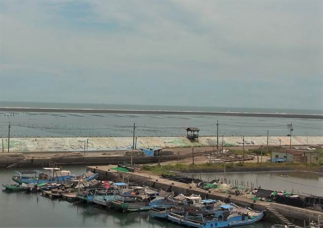 云林县争取四湖乡箔子寮渔港护堤延伸，解决淤沙问题重现荣景。（本报资料照片）