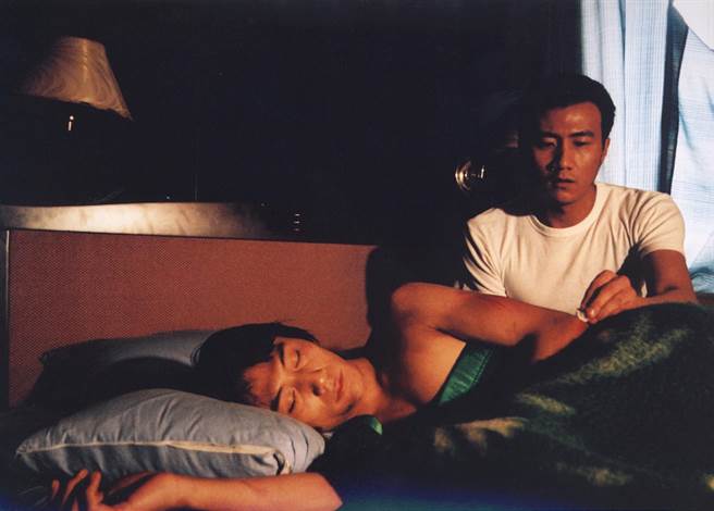 当年胡军（右）跟刘烨在《蓝宇》中有男男床戏。（甲上提供）