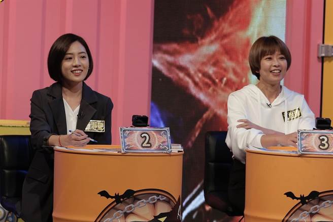 学姊黄瀞莹、江怡臻同台斗智。（八大提供）
