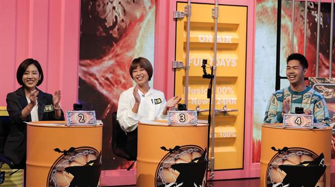 学姊黄瀞莹、江怡臻、陈大天同台斗智。（八大提供）